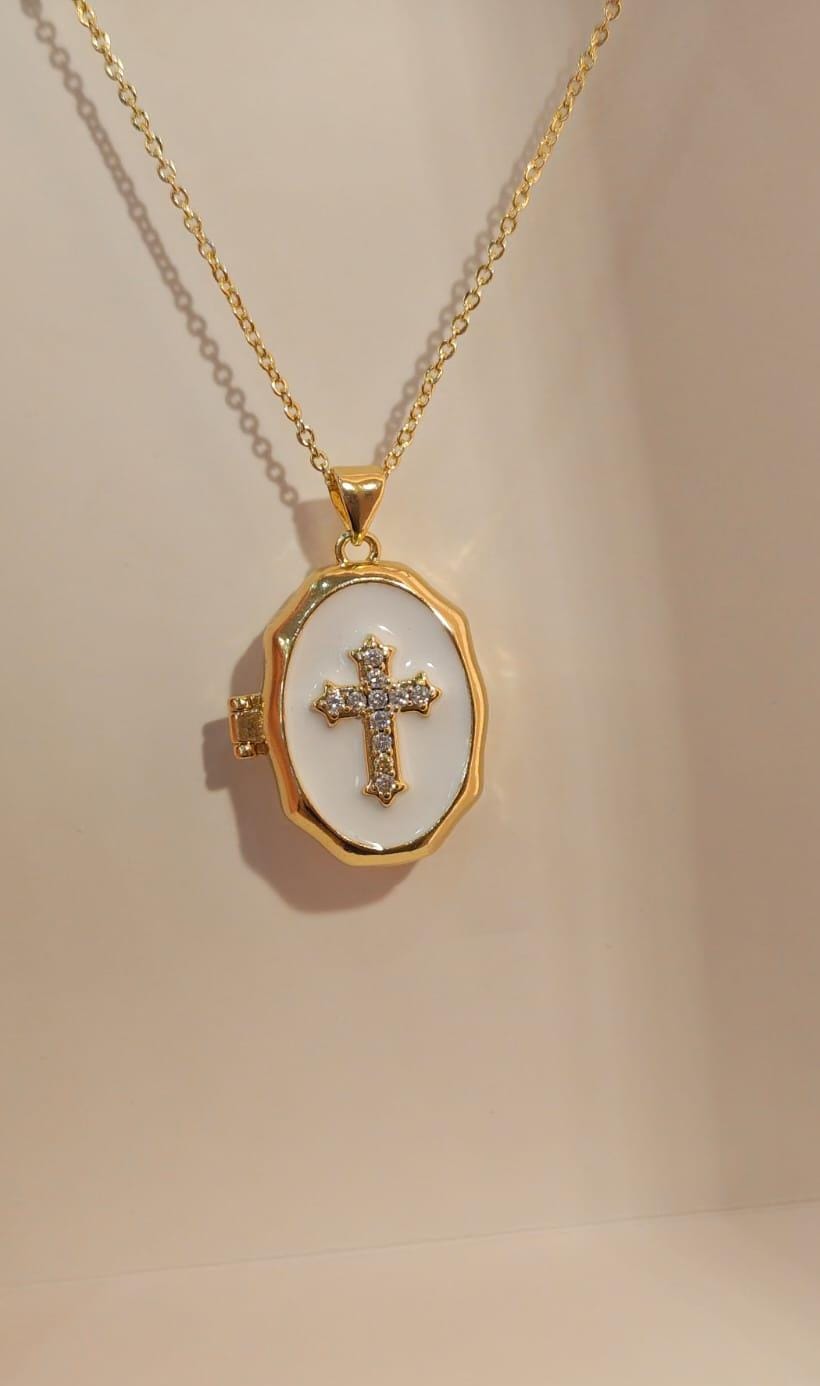 Santa Gloria Necklace