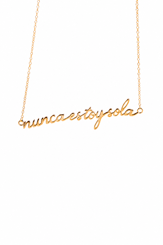 Nunca estoy sola necklace