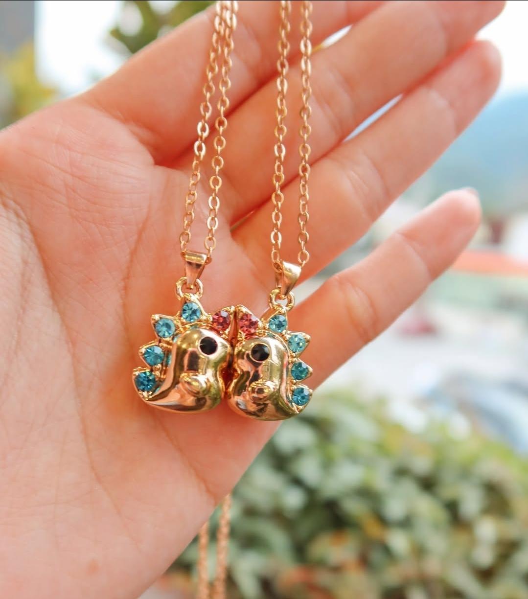Única necklaces